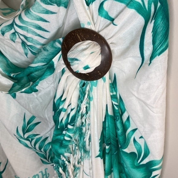 Hawaii Sarong Wrap With Fringe and Wooden Clasp White and Green Tropical Design - Picture 5 of 14